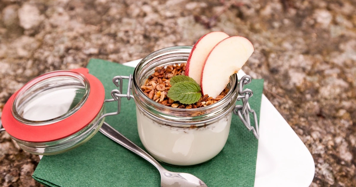 10 Healthy Snacks Under 200 Calories post thumbnail image